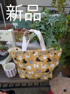 猫のイラスト付きトートバッグ 使いやすいバッグです。