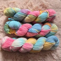 【新品未使用】メリノウール100%　毛糸　編み物　カラフル　グラデーション
