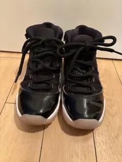 Air Jordan 11 ブラック/ホワイト スニーカー
