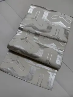 名古屋帯 幾何学模様 銀色刺繍