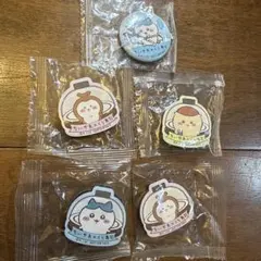 【新品未】ちいかわ キャラクター 磁石表裏2枚4セットとちいかわ缶バッチ