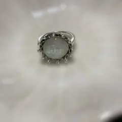 限定価格　シルバーオパール調リング ヴィンテージ風　王冠　カッコいい　カジュアル