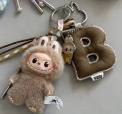 PIN FOR LOVE Labubu ラブブ アルファベット ペンダント B