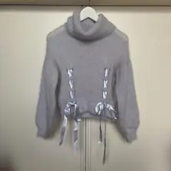 【Ank Rouge】　淡いパープルカラー　ハイネックニット　水色のリボン