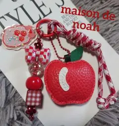 新品赤いリンゴ型チャーム じゃらじゃらストラップ キーホルダー 可愛い♪