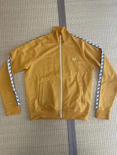 FRED PERRY フーディ XS マスタード - メルカリ