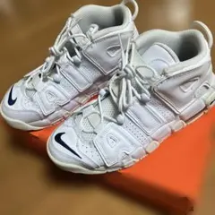 Nike Air More Uptempo ホワイト　24.5センチのサムネイル