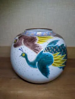【九谷焼】 孔雀 花瓶 飾り壺 時代物 骨董品 和風　健次郎作 中古品　箱無しのサムネイル