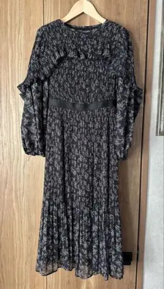 【新品タグ付き未使用品】セルフォード⭐︎小花柄フリル付き長袖ワンピース