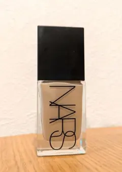 【値下げ中】NARS ライトリフレクティング ファンデーション GOBIのサムネイル