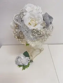 ホワイト造花とパールのウェディングブーケ