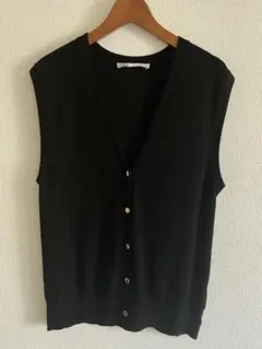 ZARA 黒ベスト