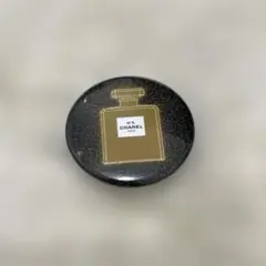 CHANEL N°5缶バッジ