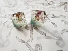 ドライフラワー入り樹脂ピアス