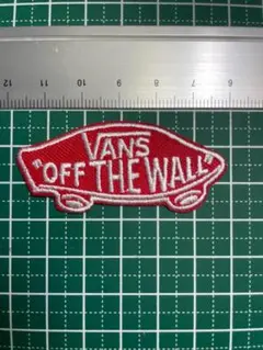 刺繡アイロンワッペン●赤●VANS OFF THE WALL●小サイズ