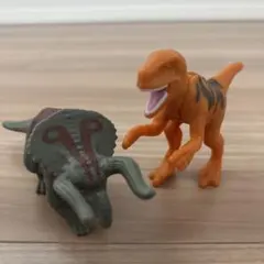 マック　ハッピーセット　恐竜 フィギュア