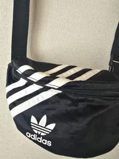 adidas ボディバッグ 3本ライン 黒