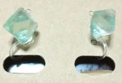 八面体　蛍石　フローライトのノンホールピアス　イヤリング