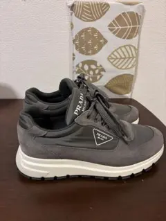 PRADA グレー スニーカーのサムネイル