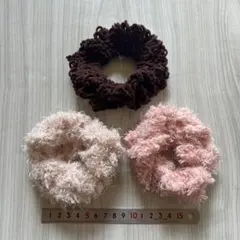 ハンドメイド　毛糸編みシュシュ3個セット　ヘアゴム　ヘアアクセサリー　まとめ売り