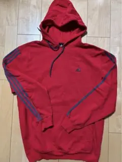 adidas レッド フード付きパーカー　グレーの３本線が大人可愛い