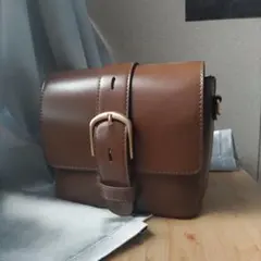 ブラウン　ショルダーバック