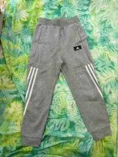 150 adidas グレー サイドストライプ パンツ