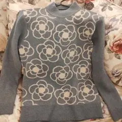 カメリア柄長袖ニット