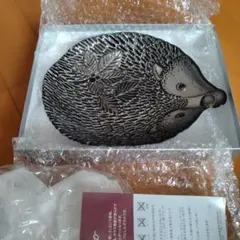ハリネズミデザインの皿のサムネイル