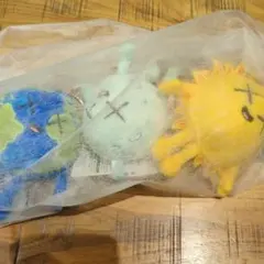 限定　UNIQLO KAWS キーチャーム3点セット 太陽 地球 月