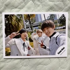 SnowMan タイ オフショ 阿部亮平 佐久間大介 向井康二 公式写真