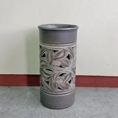 陶器傘立て　黒窯変唐草彫傘立　信楽焼　丸伊製陶　2-2920　傘約7本収納可能