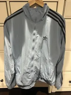 adidas トラックジャケット　水色