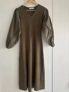 オリーブグリーン Vネック ニットワンピース