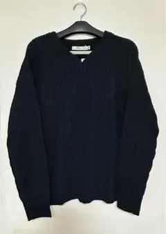 KOBE LETTUCE　Vネック長袖セーター　リブ編み　バックスリット　紺色