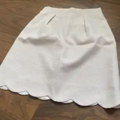 淡いピンク スカラップヘム タイトスカート