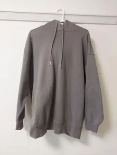 GU グレー フード付きパーカー