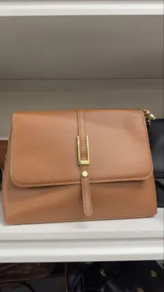 ブラウン フラップショルダーバッグ