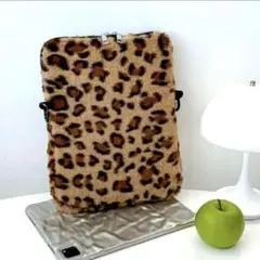 タブレットケース　ノートパソコンケース　ショルダーストラップ付属　レオパード柄