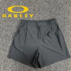【美品】オークリー ハーフパンツ ショートパンツ 黒 スポーツウェア ボトム Lのサムネイル
