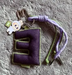 E LABUBU ラブブ PIN FOR LOVE アルファベット ペンダント