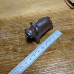 ひょうきんな牛の置物 陶器製 ミニチュア