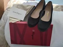 サルヴァトーレ　フェラガモ　スウェード素材　フラット