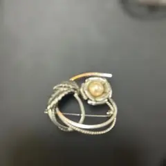 花デザイン シルバーブローチ パール付き