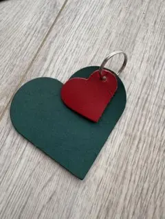 ハンドメイド 本革 ハートキーホルダー グリーン×レッド