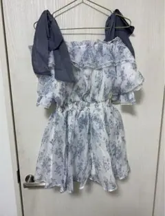 早い者勝ち【アーペーセー】花柄オフショルダーブラウス