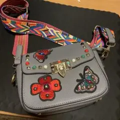お値下げ！ 新品未使用！オシャレな刺繍付きグレーショルダーバッグ