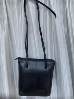 ヒロコ　コシノブラックショルダーバッグ