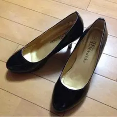 ブラック エナメルパンプス