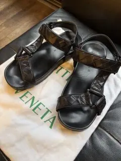BOTTEGA VENETA イントレチャート サンダル ブラック 41のサムネイル